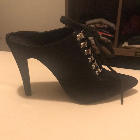 Shoes - Picture 3 of 4